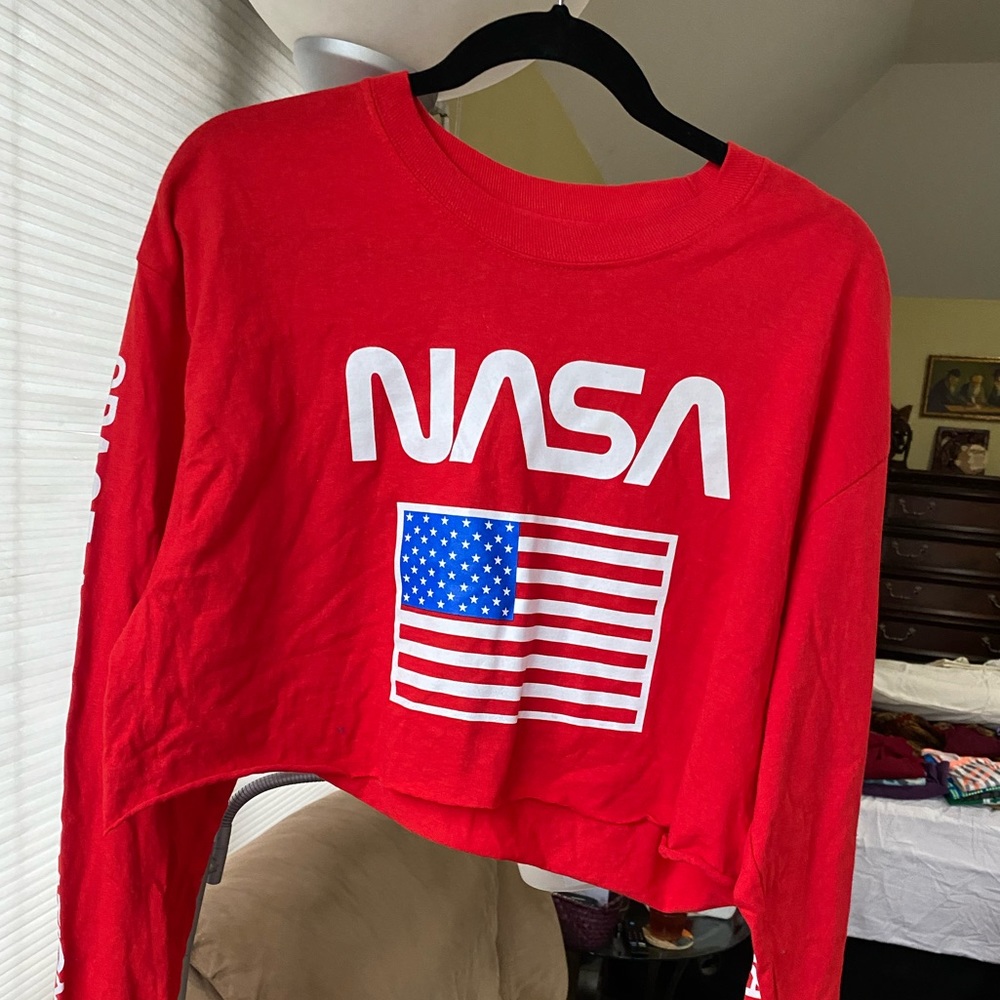 NASA crop top with long sleeves, size L.